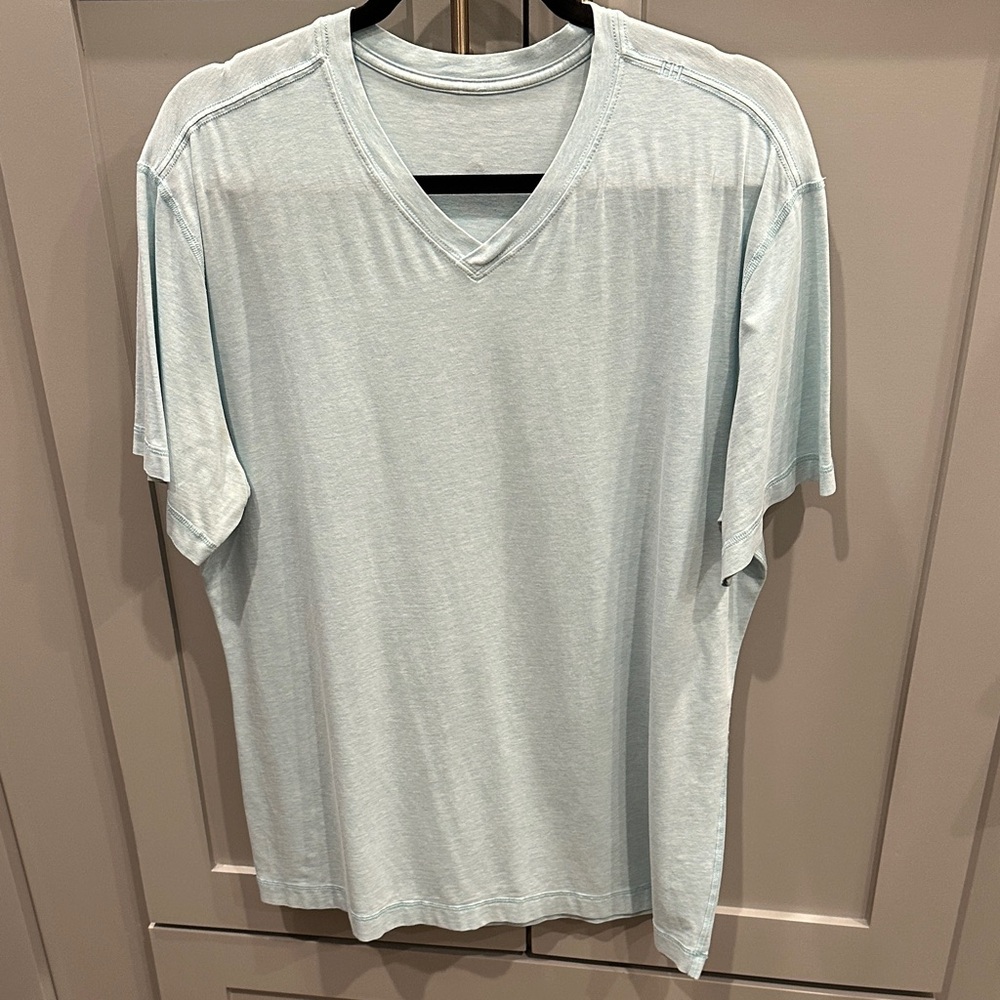 Mens Lululemon v neck tshirt xl
